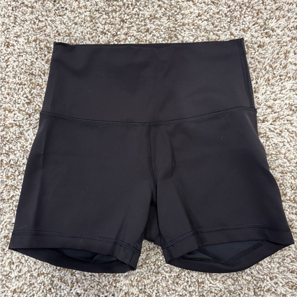 Lululemon Wunder Train shorts 4”